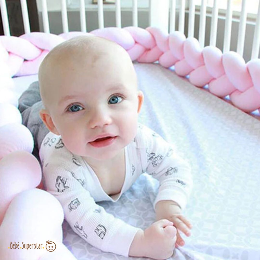 tresse de lit bébé rose - tour de lit bébé tressé rose - pare choc de lit
